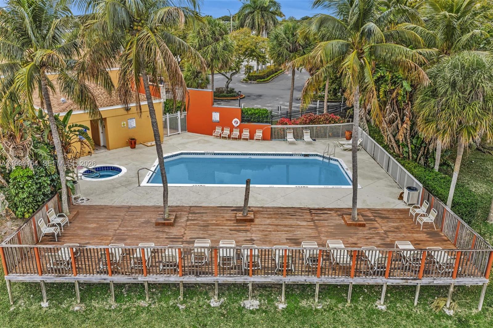 VILLAS AT LAKEVIEW CONDO - Residential Lease