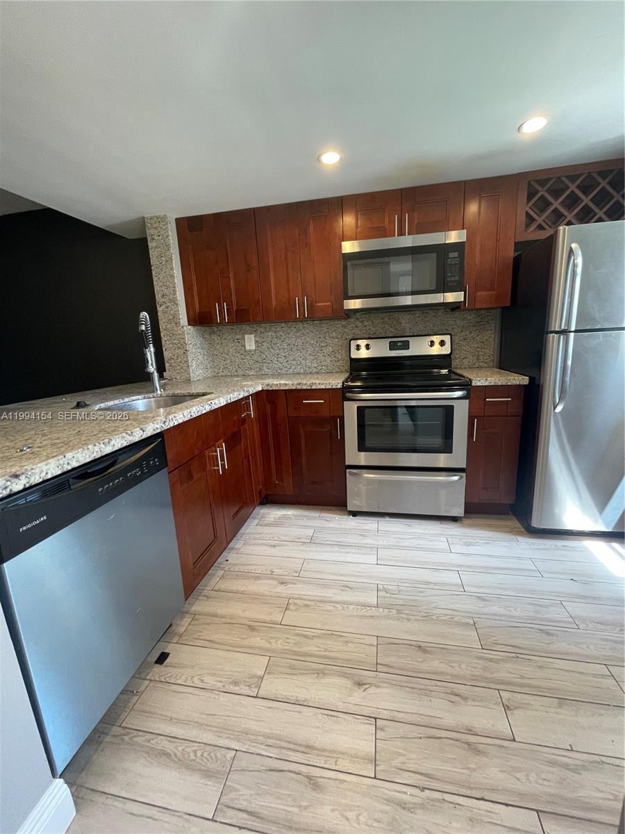 VILLAS AT LAKEVIEW CONDO - Residential Lease