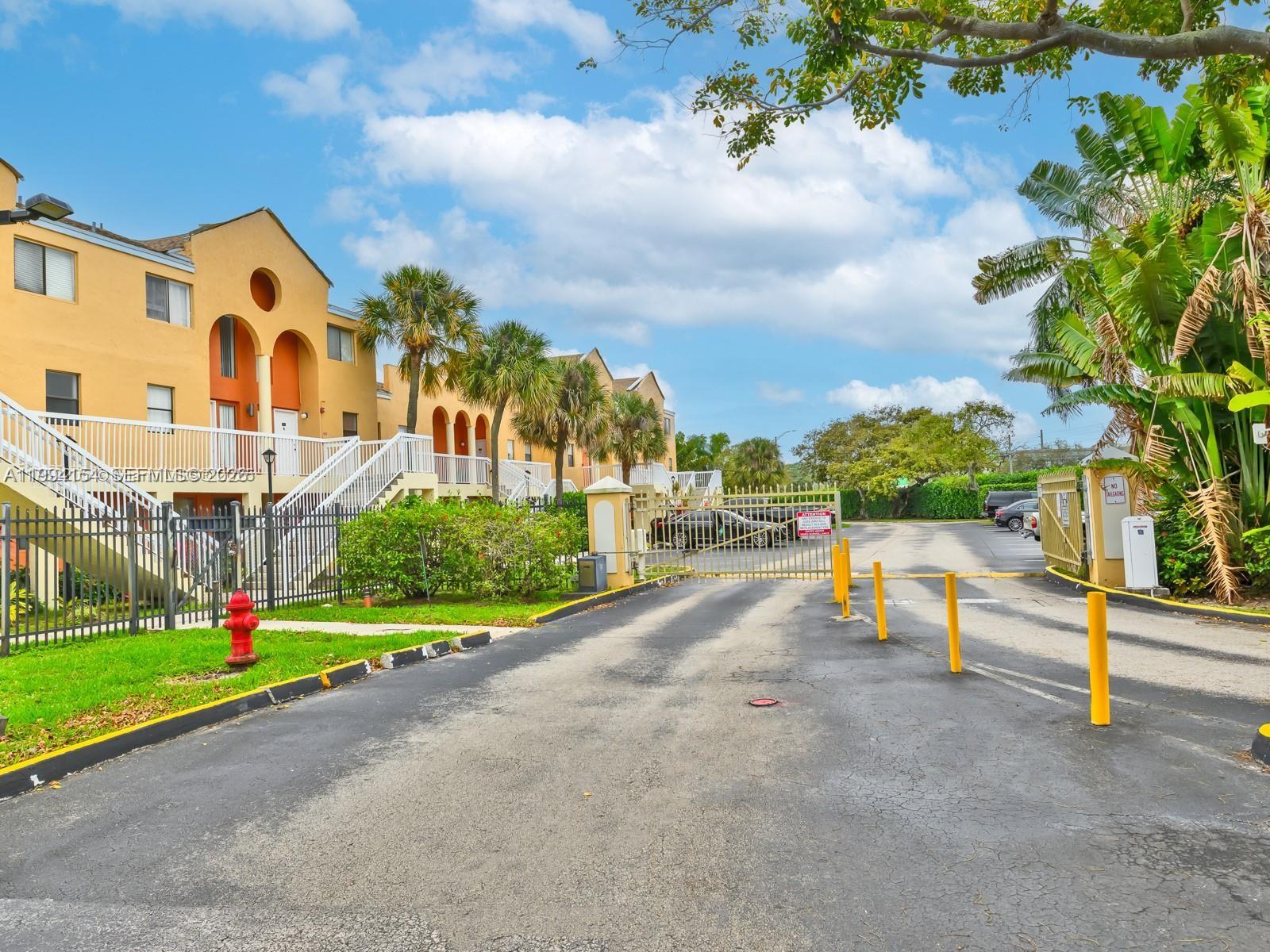 VILLAS AT LAKEVIEW CONDO - Residential Lease