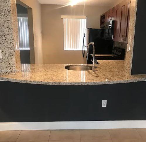 VILLAS AT LAKEVIEW CONDO - Residential Lease