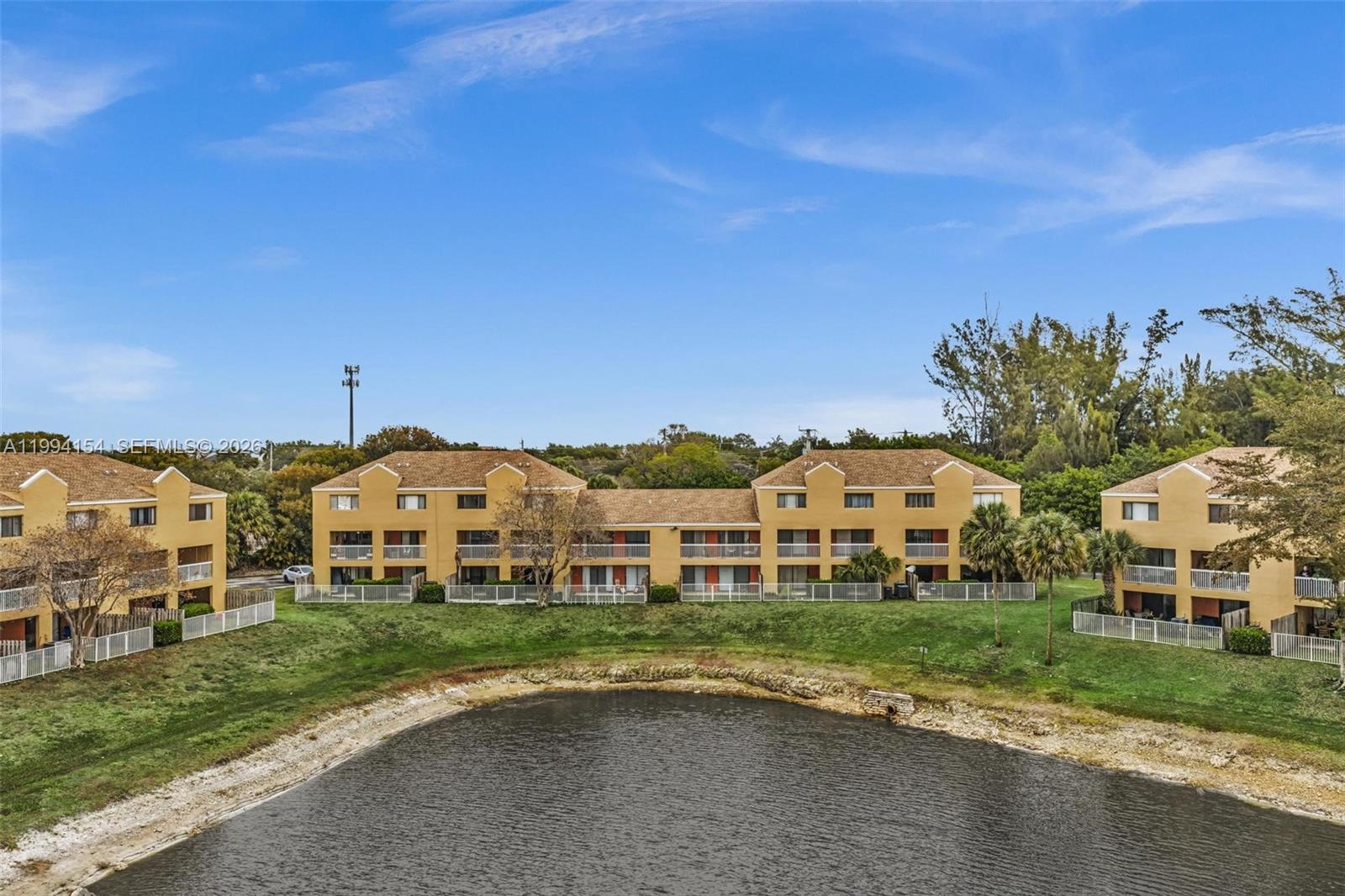 VILLAS AT LAKEVIEW CONDO - Residential Lease