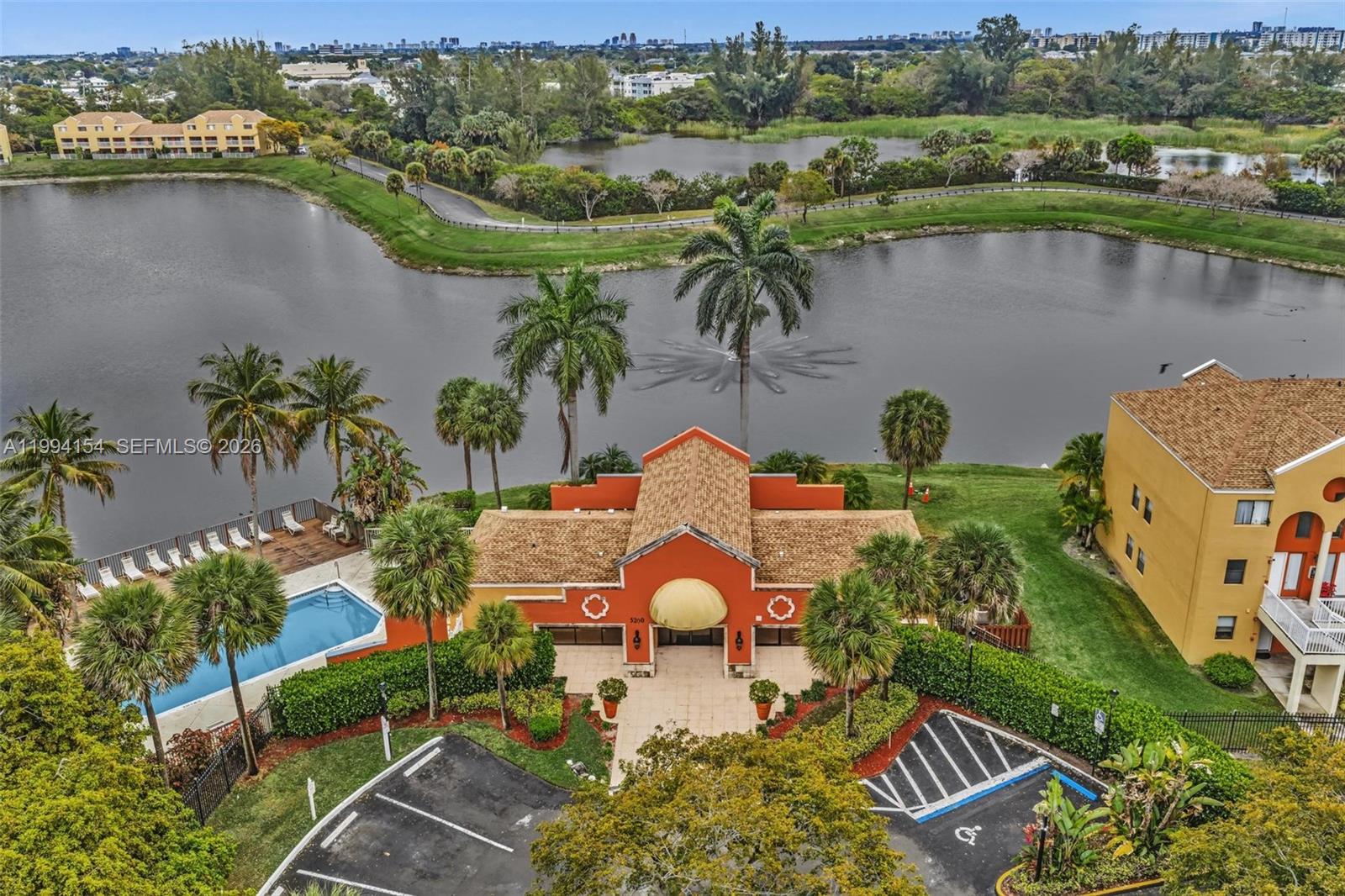 VILLAS AT LAKEVIEW CONDO - Residential Lease