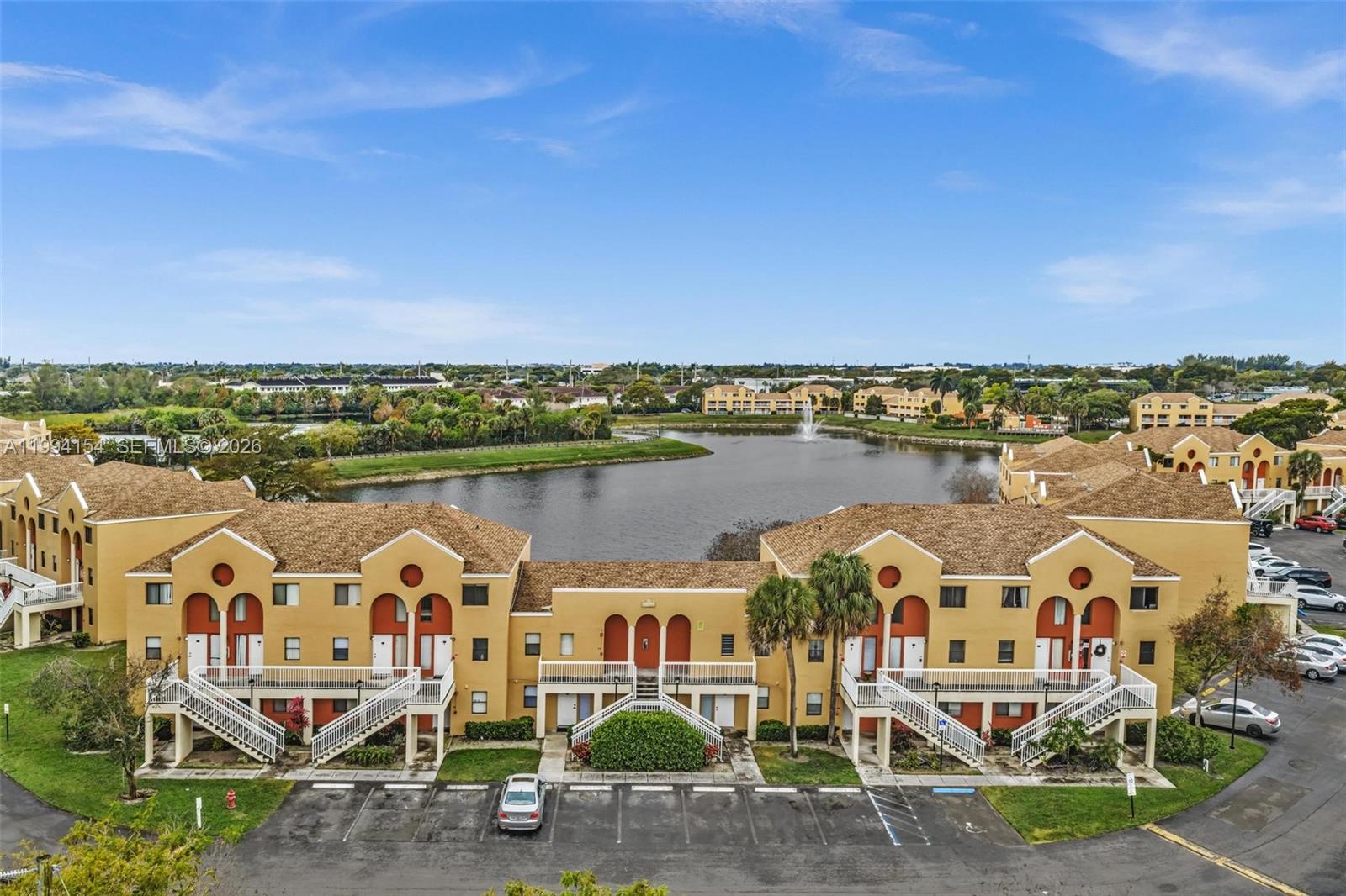 VILLAS AT LAKEVIEW CONDO - Residential Lease