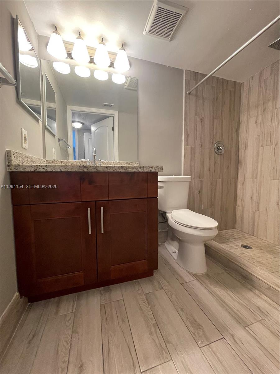 VILLAS AT LAKEVIEW CONDO - Residential Lease