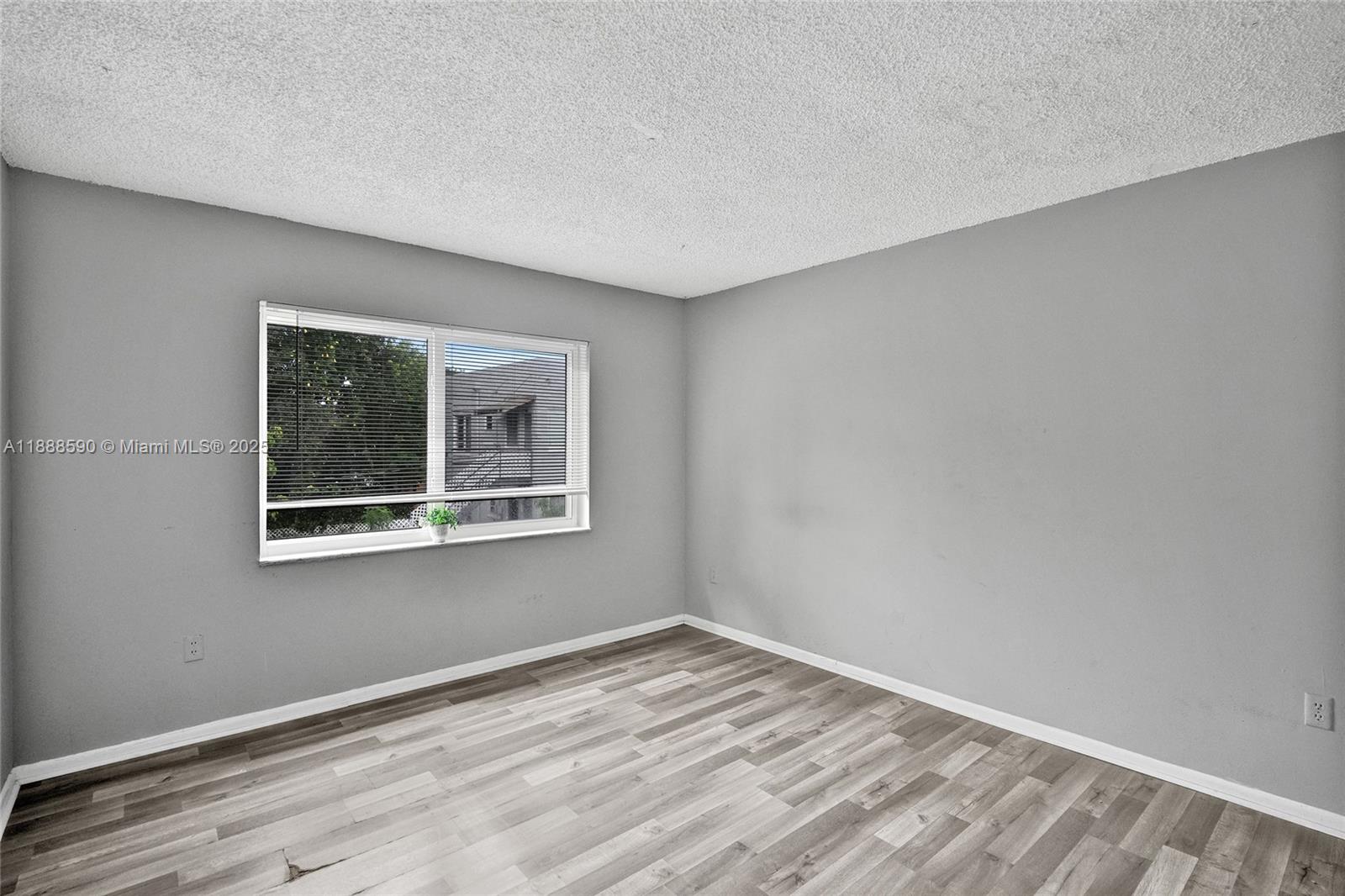 LAUDERDALE - Residential Lease