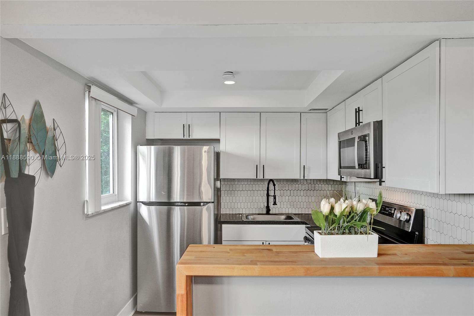 LAUDERDALE - Residential Lease