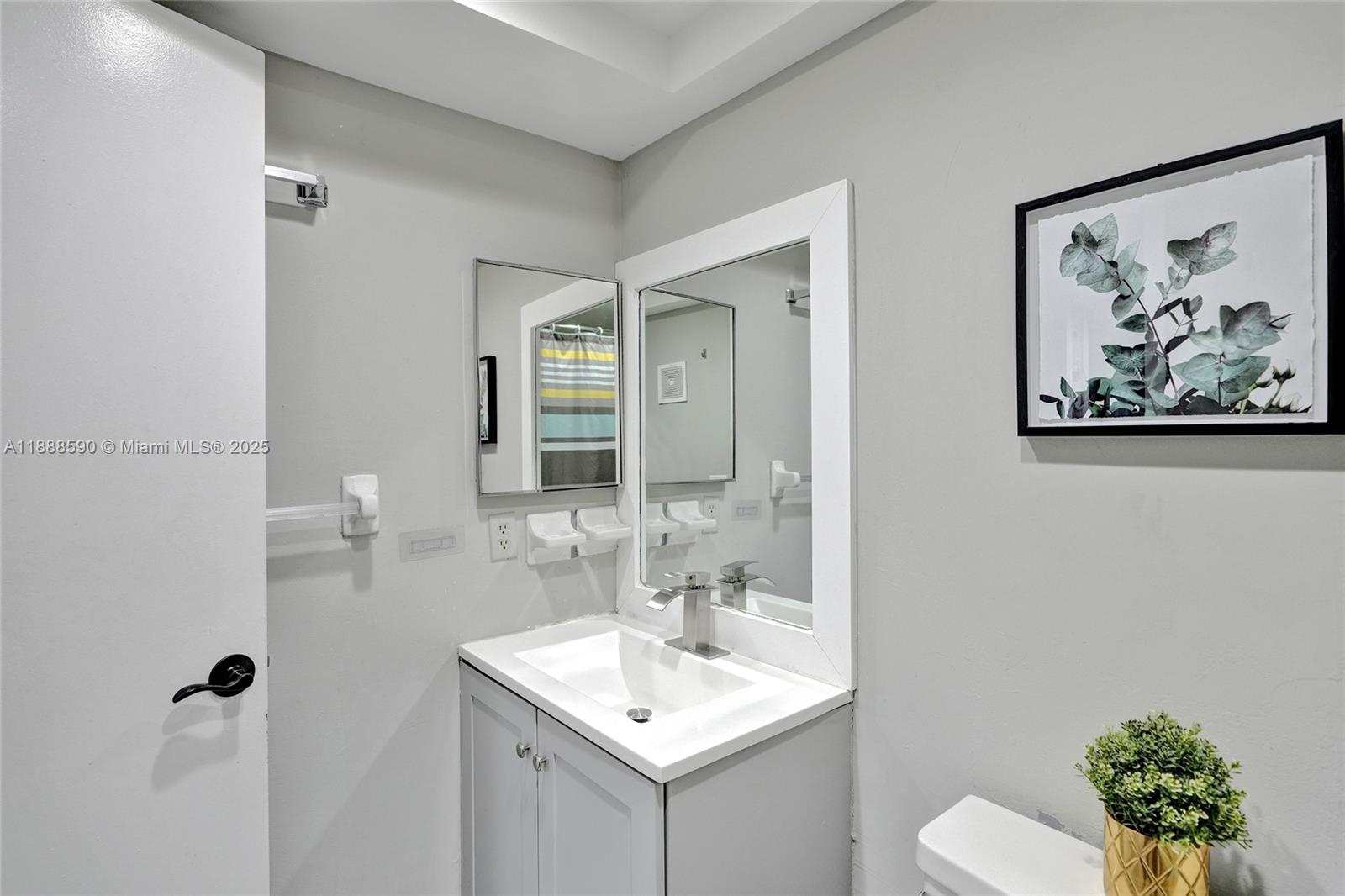 LAUDERDALE - Residential Lease