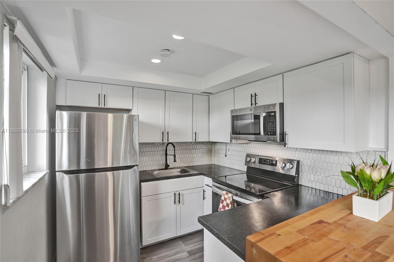 LAUDERDALE - Residential Lease