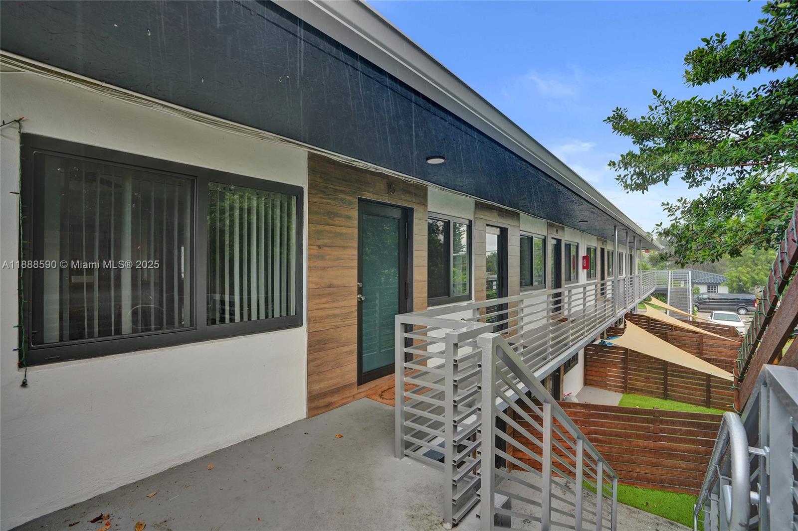 LAUDERDALE - Residential Lease