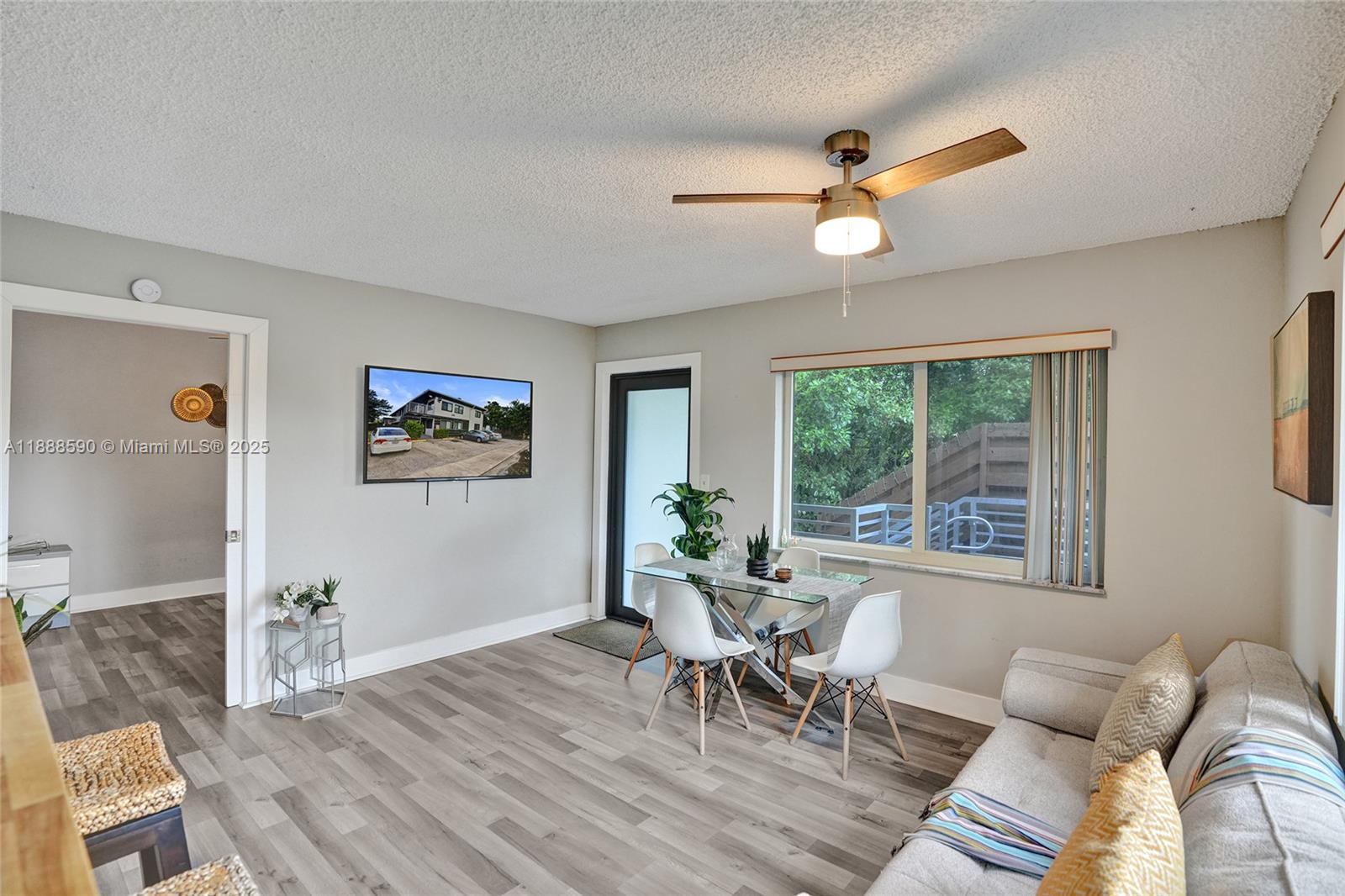 LAUDERDALE - Residential Lease