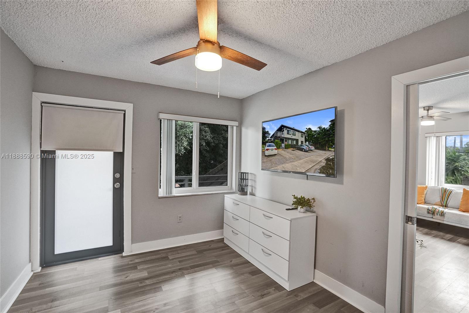 LAUDERDALE - Residential Lease