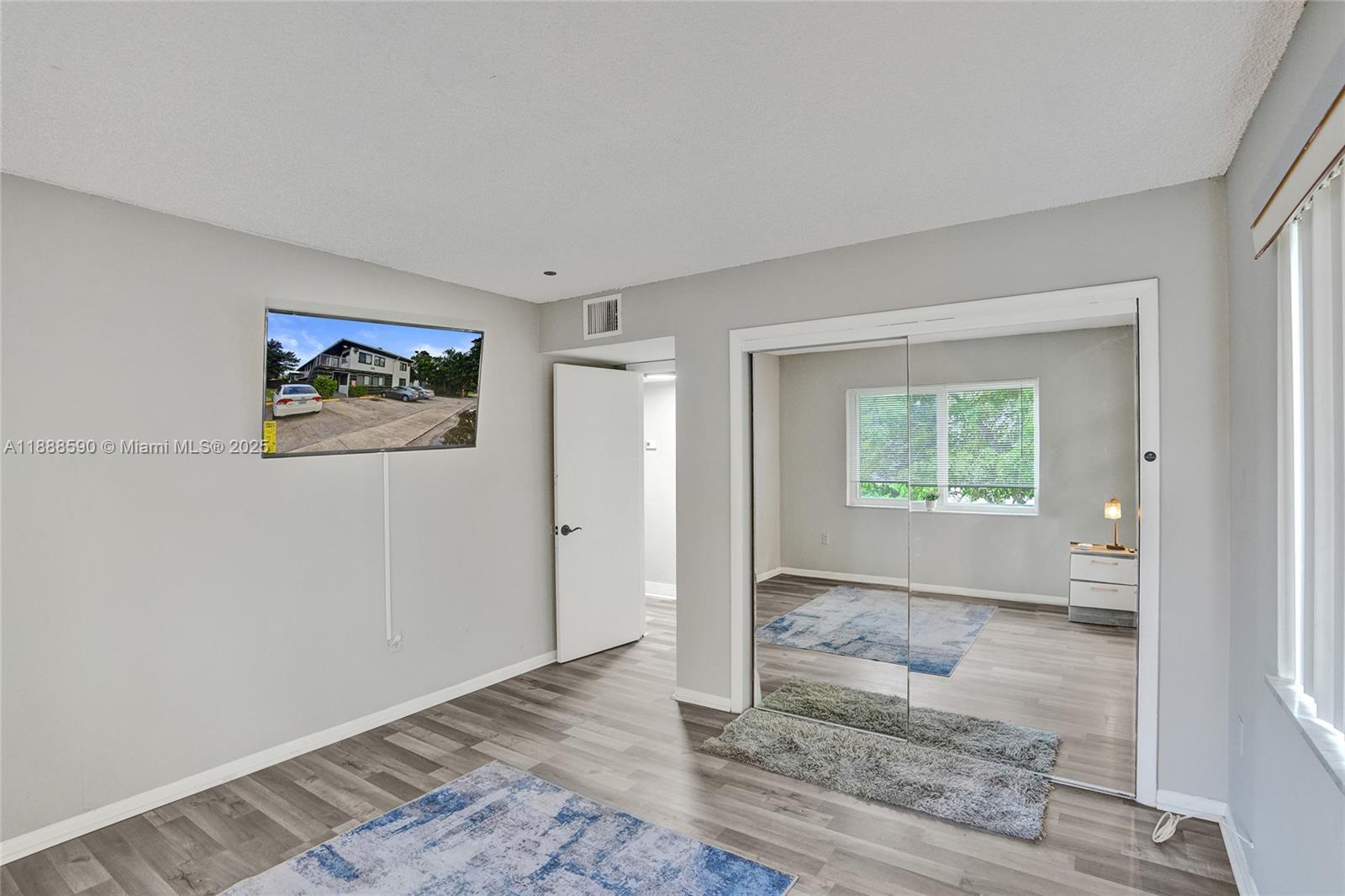 LAUDERDALE - Residential Lease