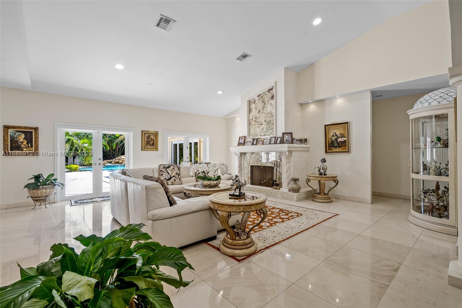 COLLINS ACRES - Residential