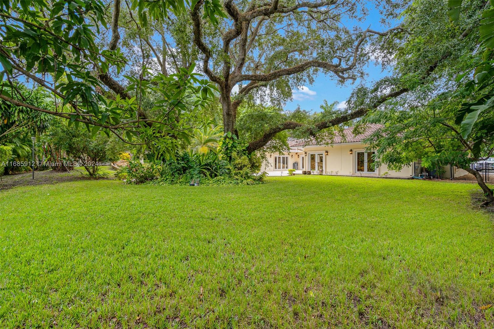 COLLINS ACRES - Residential