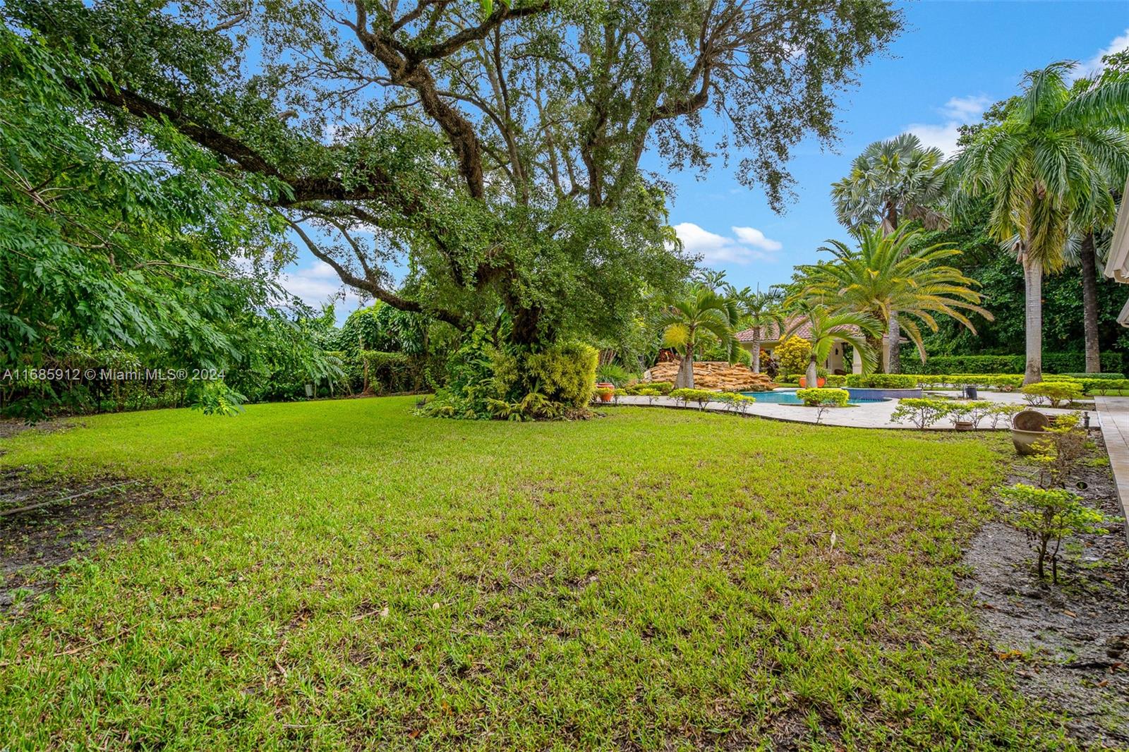 COLLINS ACRES - Residential