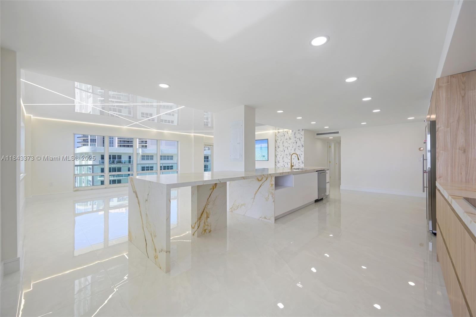3410 Galt Ocean Dr PH2N, Fort Lauderdale, FL, 33308/$1,575,000 2 3410 Galt Ocean Dr PH2N