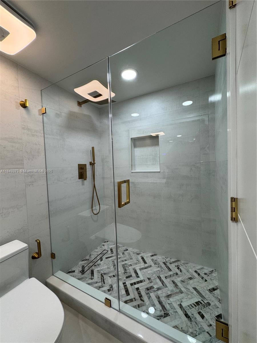 SOUTHPOINT CONDO - Residential