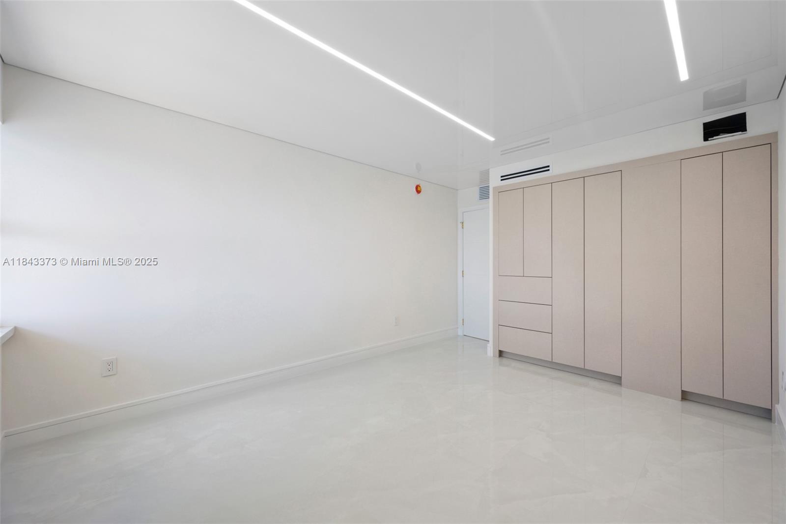 SOUTHPOINT CONDO - Residential