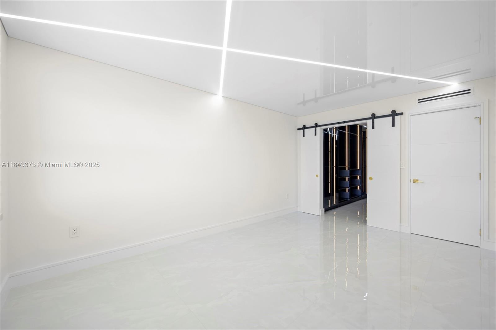 SOUTHPOINT CONDO - Residential