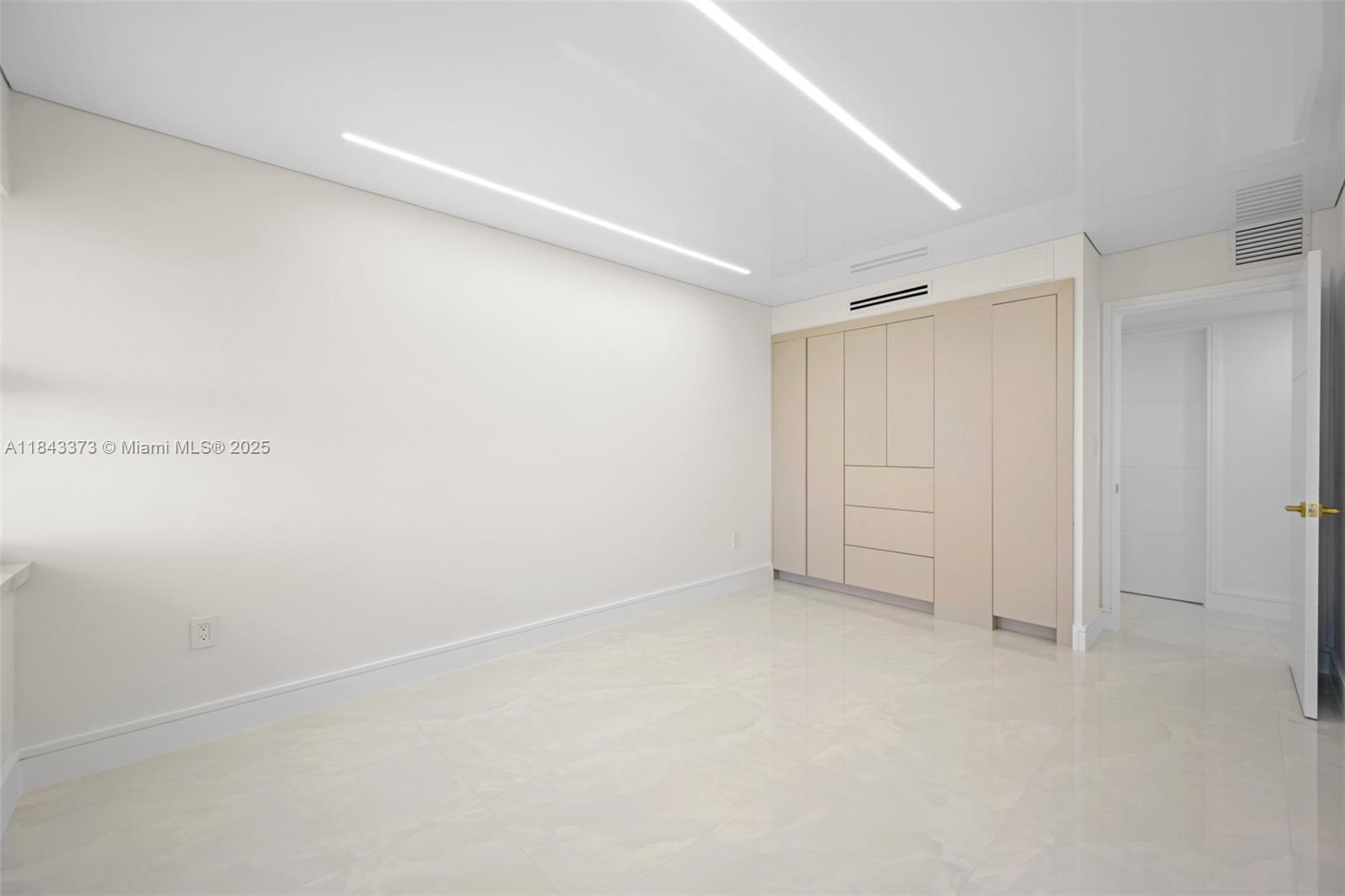 SOUTHPOINT CONDO - Residential