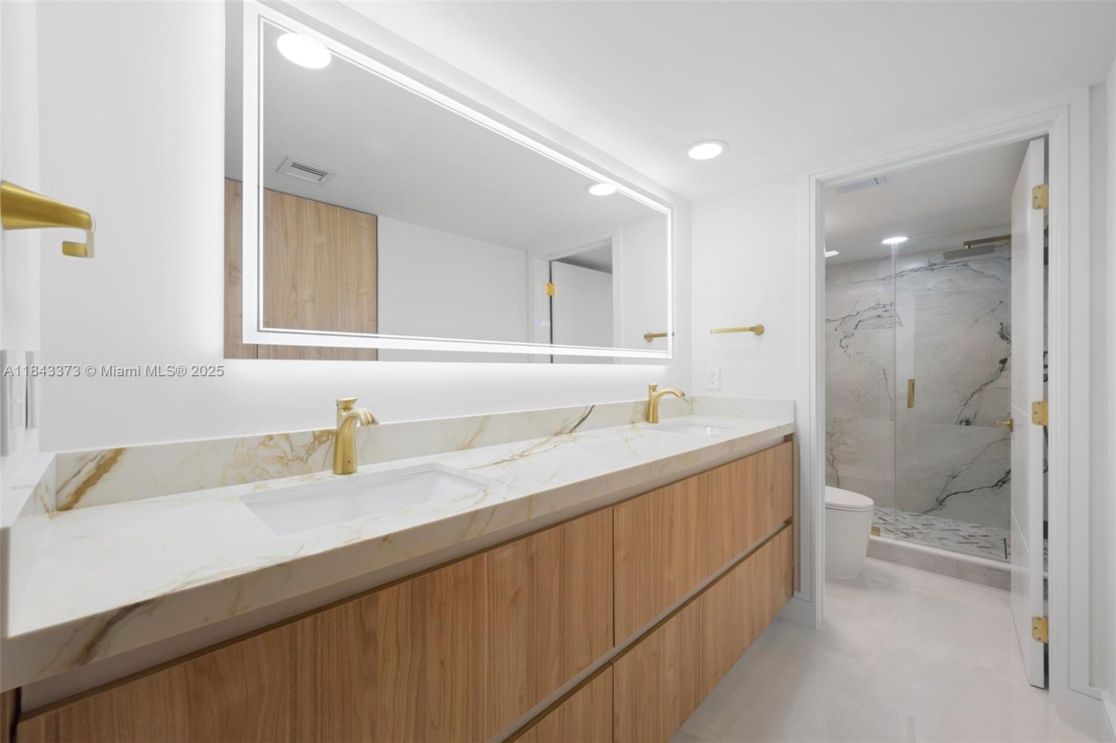 SOUTHPOINT CONDO - Residential