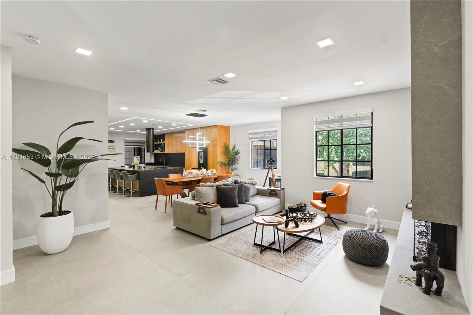 MARIPOSA POINTE AT WESTON - Residential