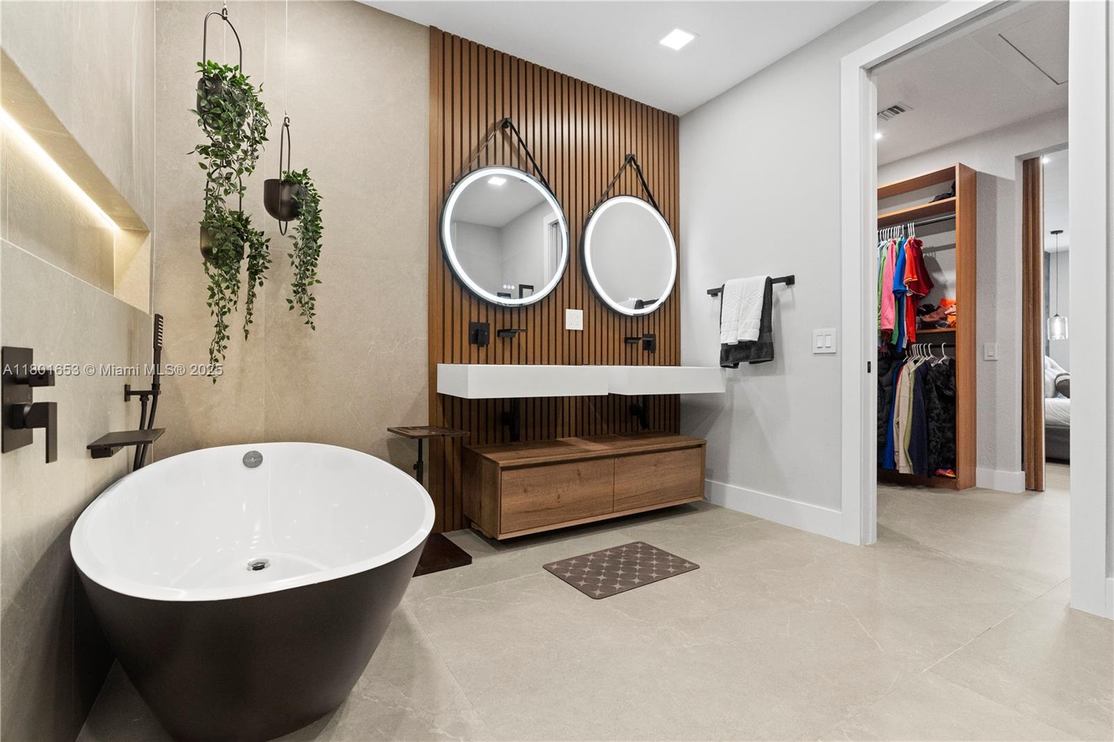 MARIPOSA POINTE AT WESTON - Residential