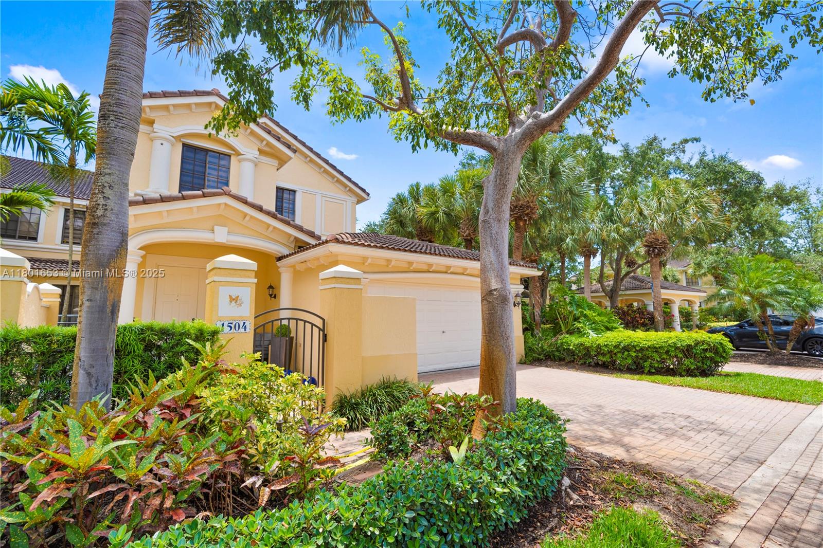 MARIPOSA POINTE AT WESTON - Residential