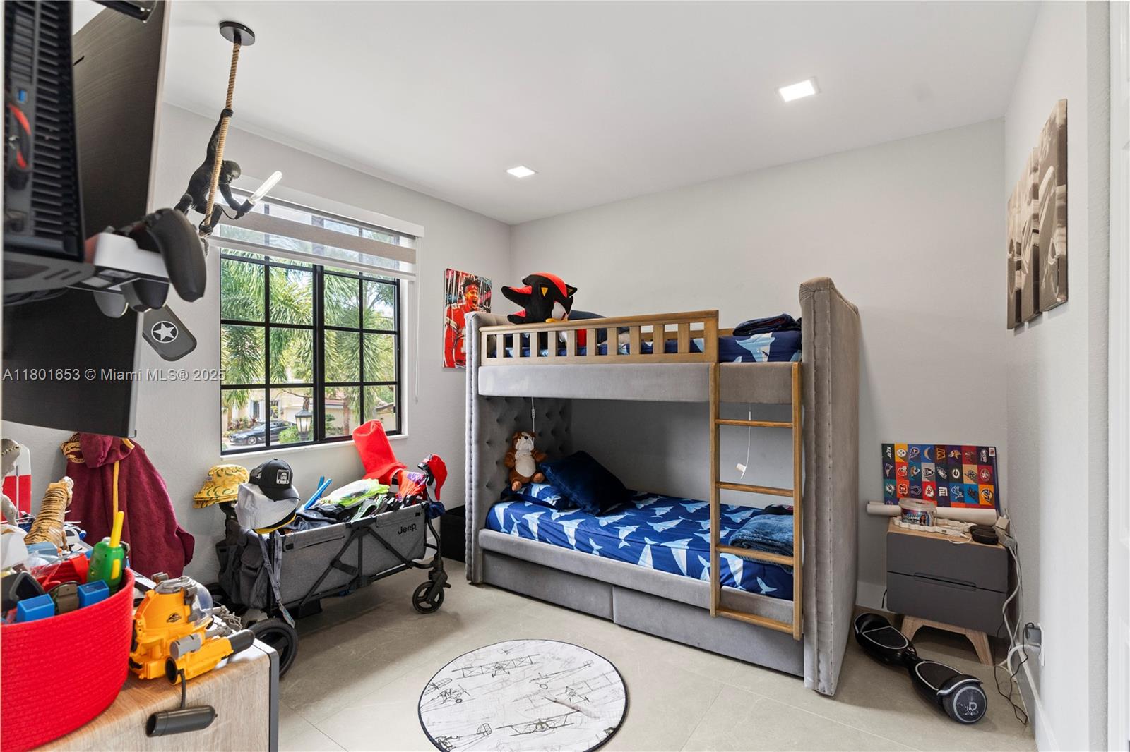 MARIPOSA POINTE AT WESTON - Residential