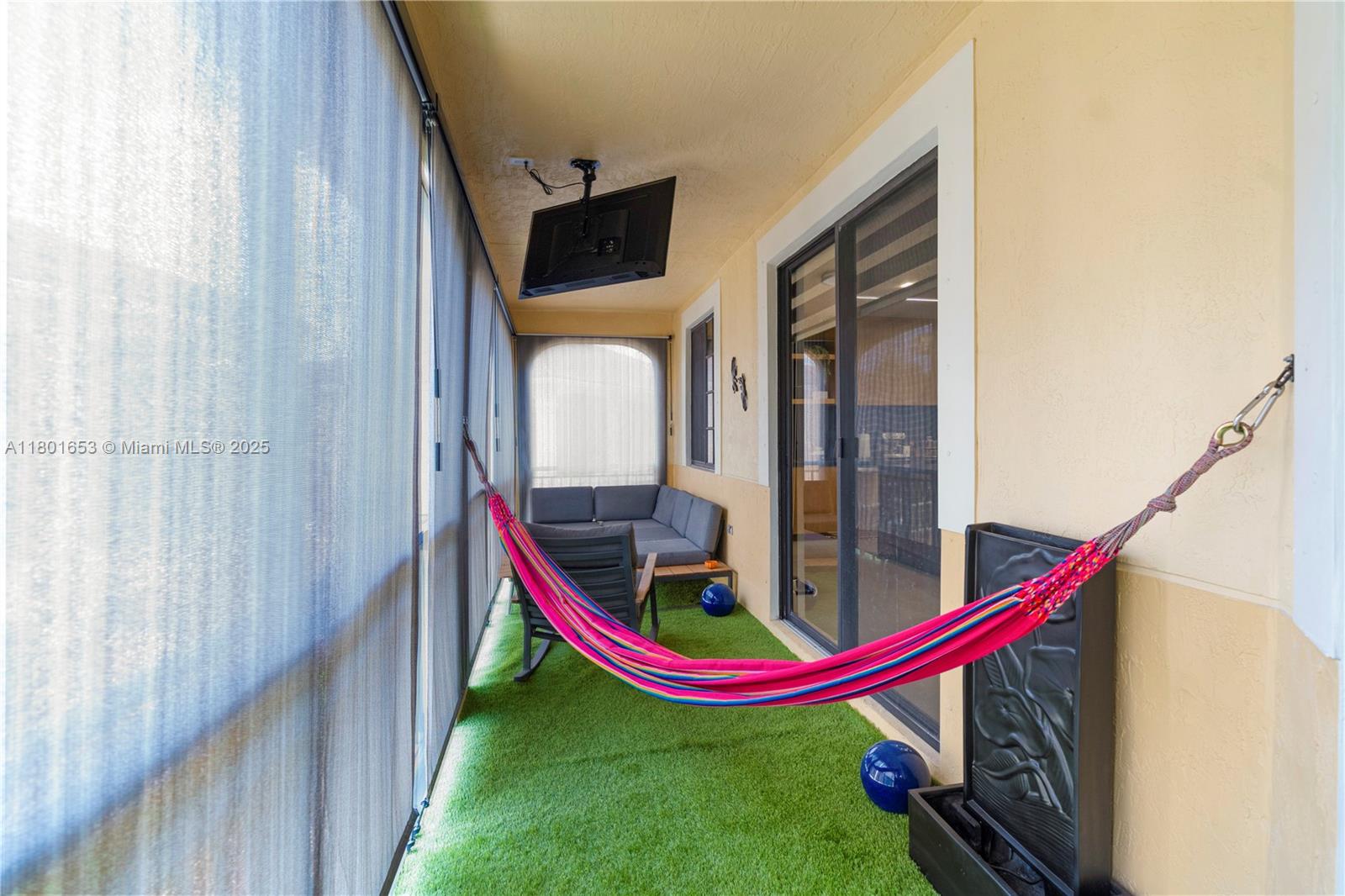 MARIPOSA POINTE AT WESTON - Residential