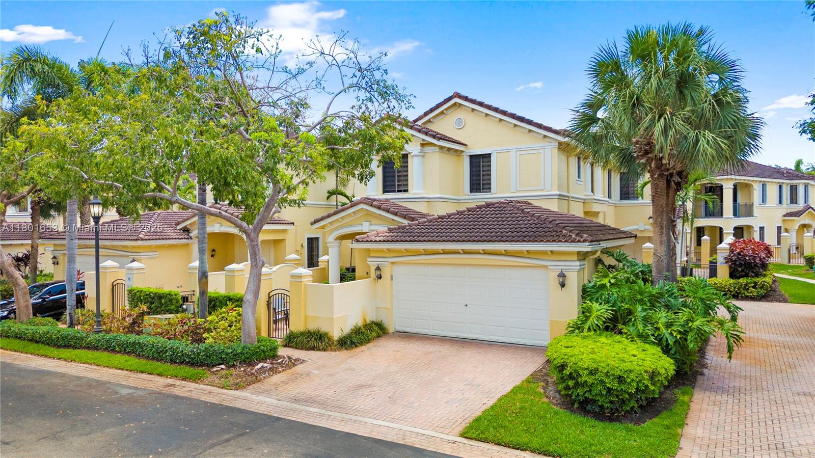 MARIPOSA POINTE AT WESTON - Residential