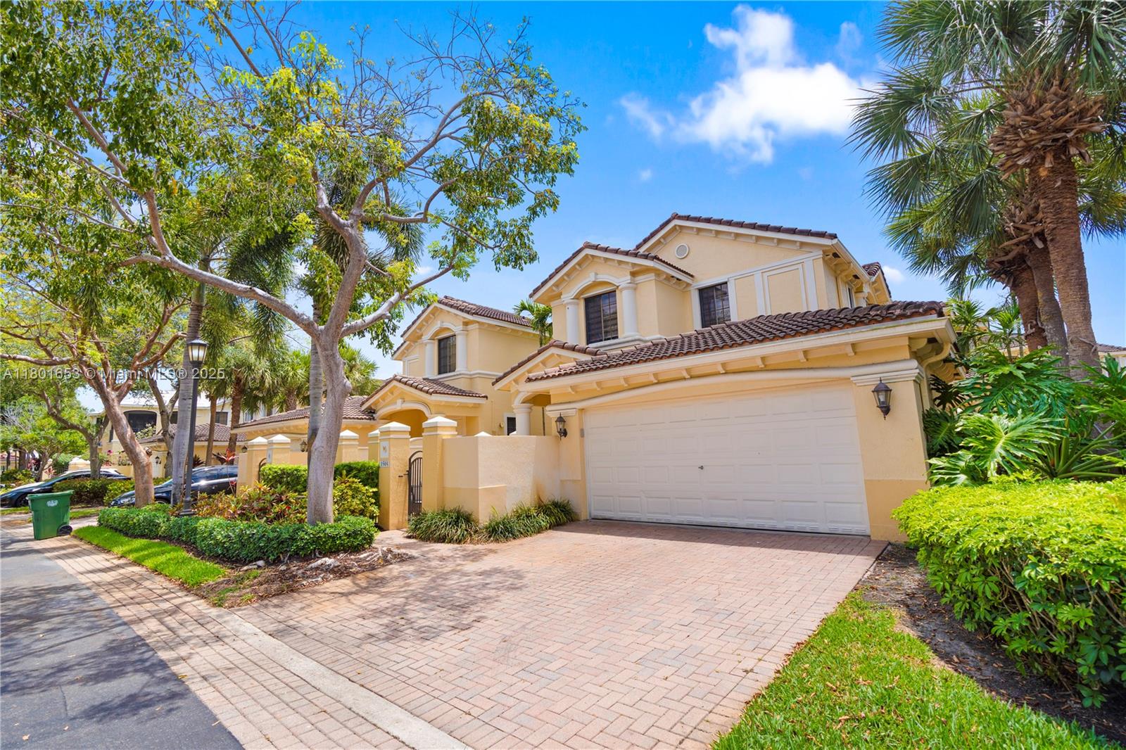 MARIPOSA POINTE AT WESTON - Residential