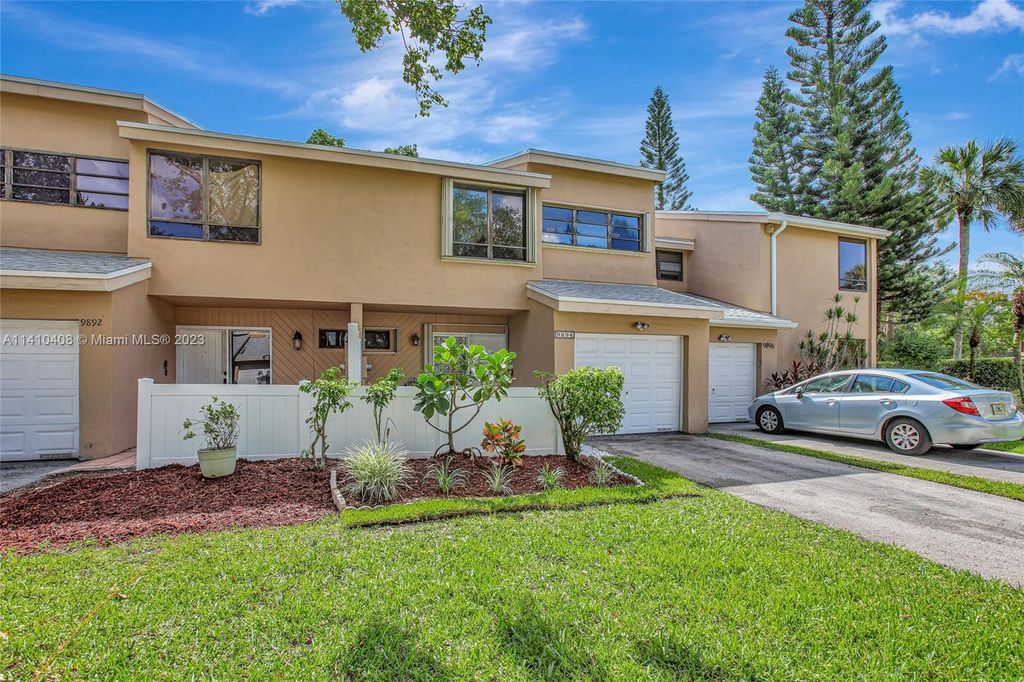 Photo of 9894 Fairway Cove Ln, Plantation, FL 33324 (MLS # A11410408)