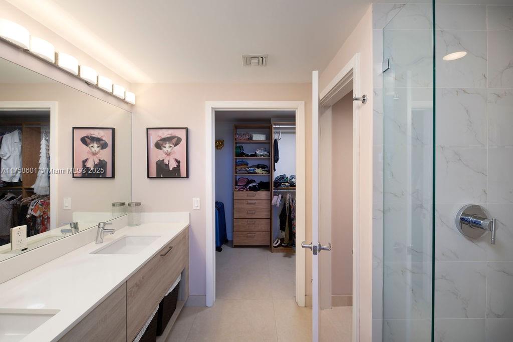 THE HARBOUR SOUTH CONDO - Residential