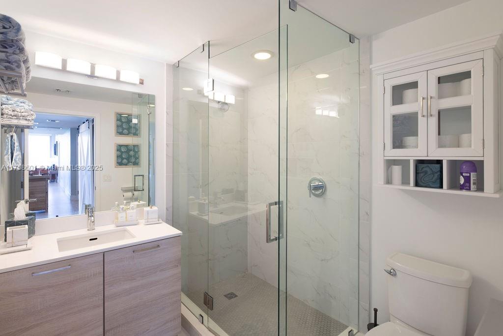 THE HARBOUR SOUTH CONDO - Residential
