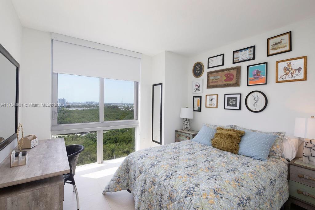 THE HARBOUR SOUTH CONDO - Residential