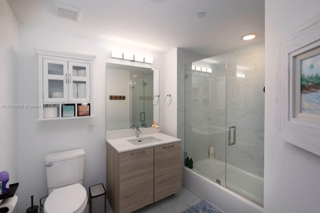 THE HARBOUR SOUTH CONDO - Residential