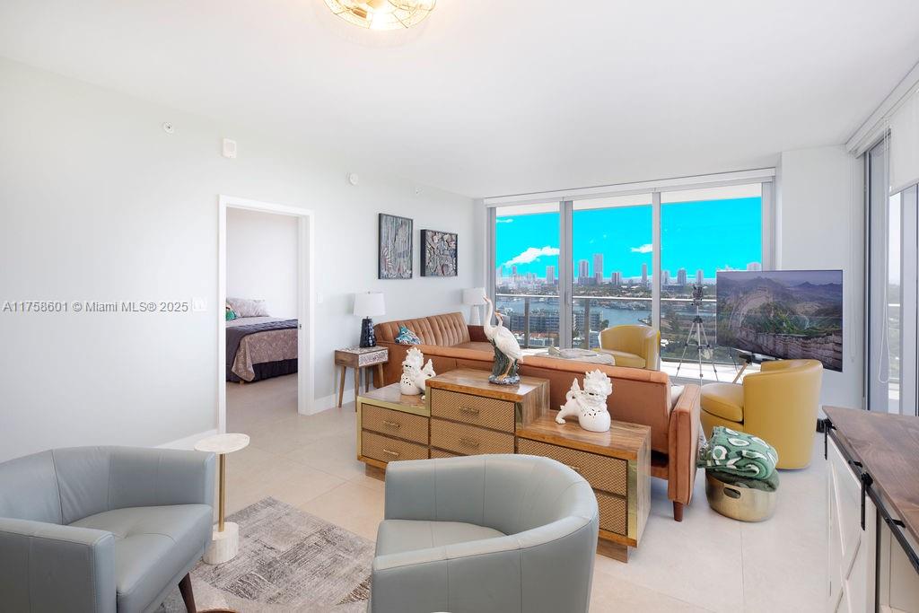 THE HARBOUR SOUTH CONDO - Residential