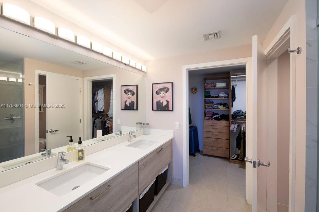 THE HARBOUR SOUTH CONDO - Residential