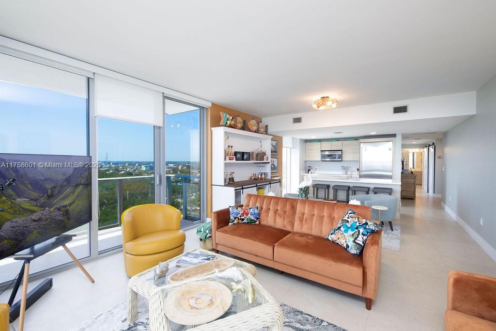 THE HARBOUR SOUTH CONDO - Residential