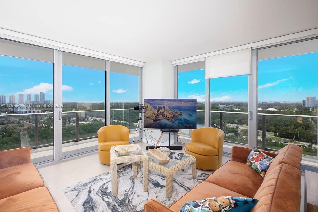THE HARBOUR SOUTH CONDO - Residential