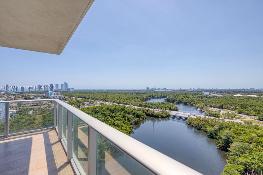 THE HARBOUR SOUTH CONDO - Residential