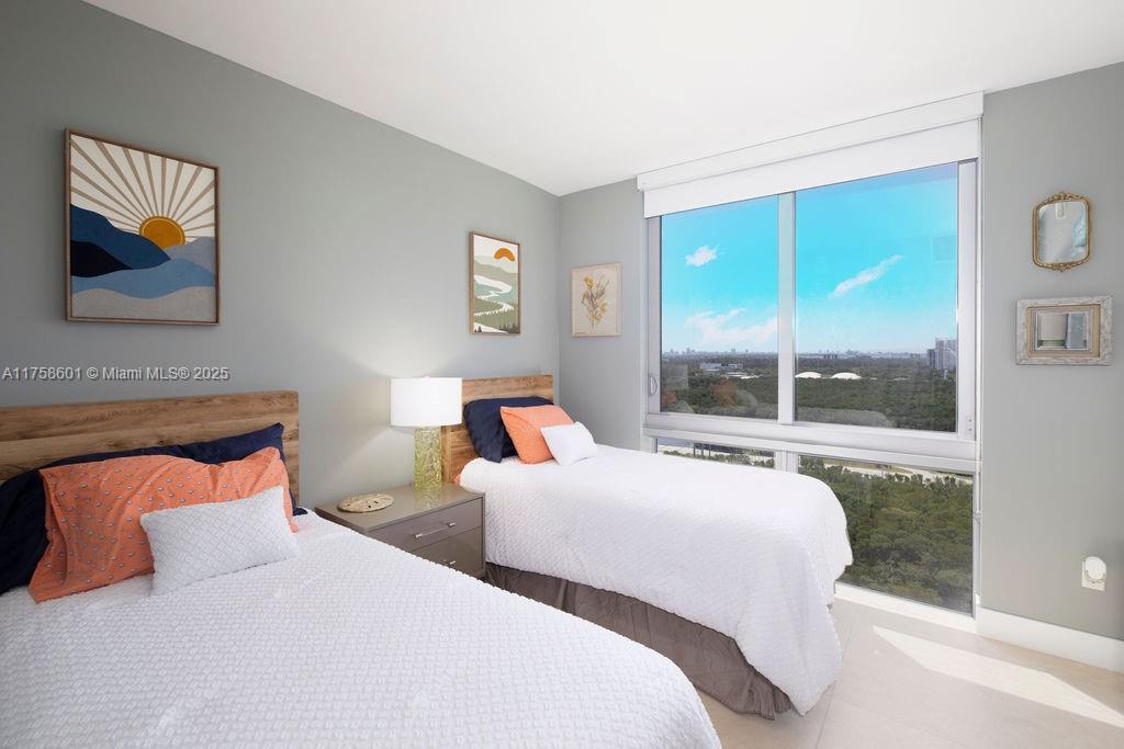 THE HARBOUR SOUTH CONDO - Residential