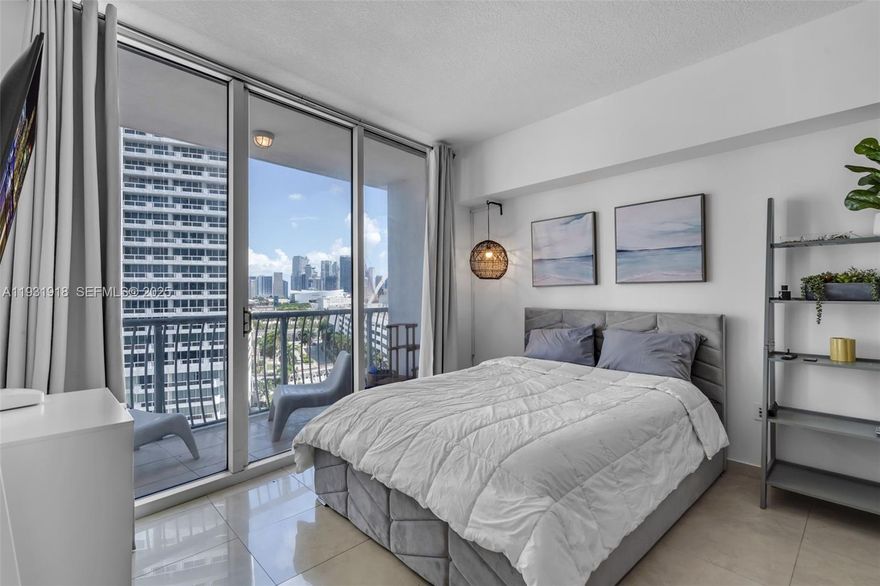 Beautiful studio in the heart of Edgewater, one of Miami's most desirable neighborhoods!
Walking distance to parks, high-end restaurants, shops, and everything you need. Perfect for a first-time home buyers looking to enjoy city living or an investor seeking passive income. Peaceful area with a park right across the street and the bay just steps away. Owner is currently generating passive income. Live where others vacation — this location is unbeatable! Don't miss out on this amazing opportunity to own in the city.