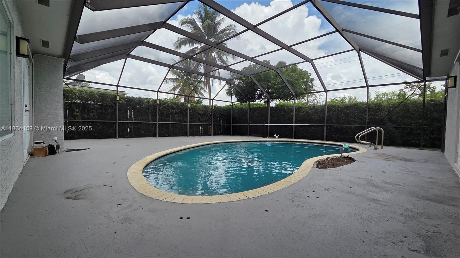 HOLLYWOOD GOLF ESTATES SE - Residential