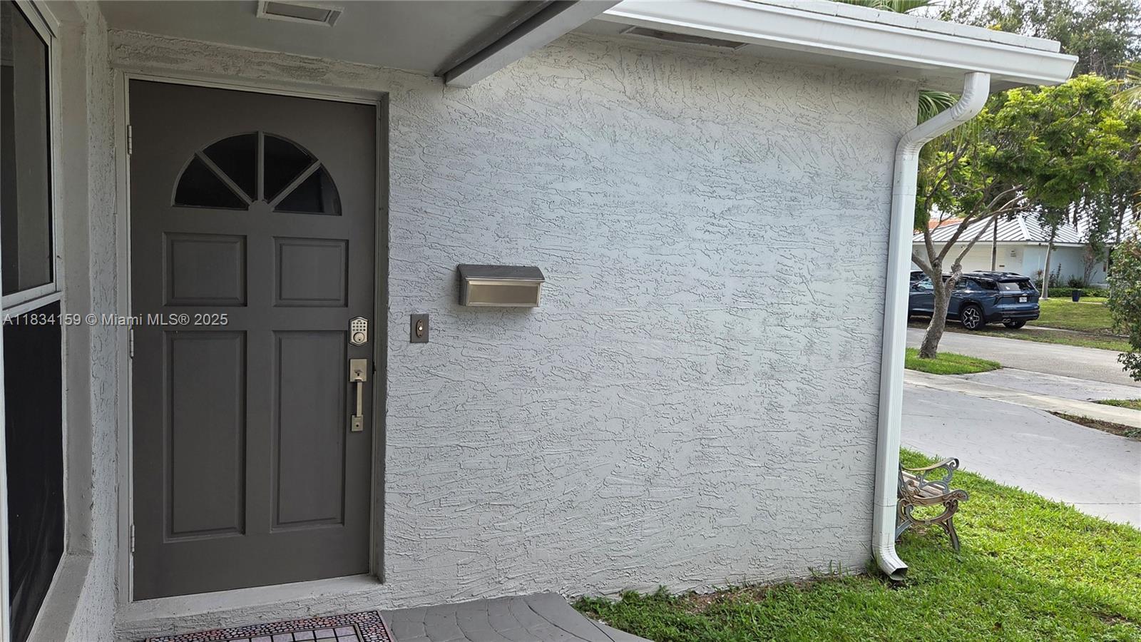 HOLLYWOOD GOLF ESTATES SE - Residential