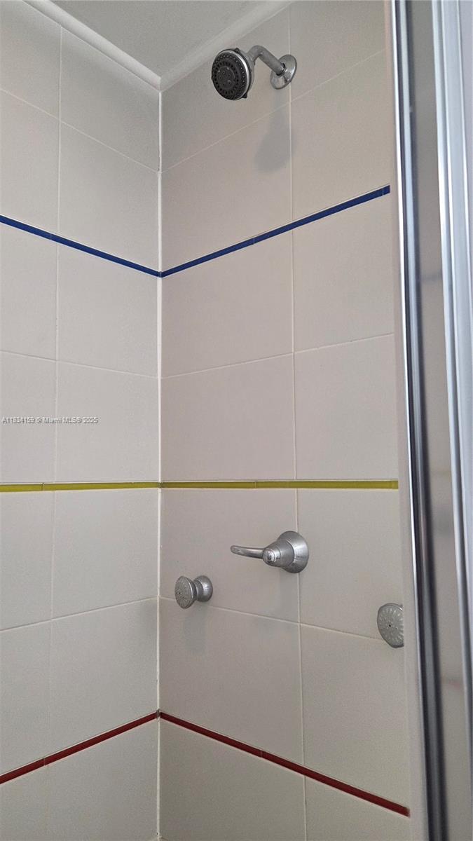 HOLLYWOOD GOLF ESTATES SE - Residential