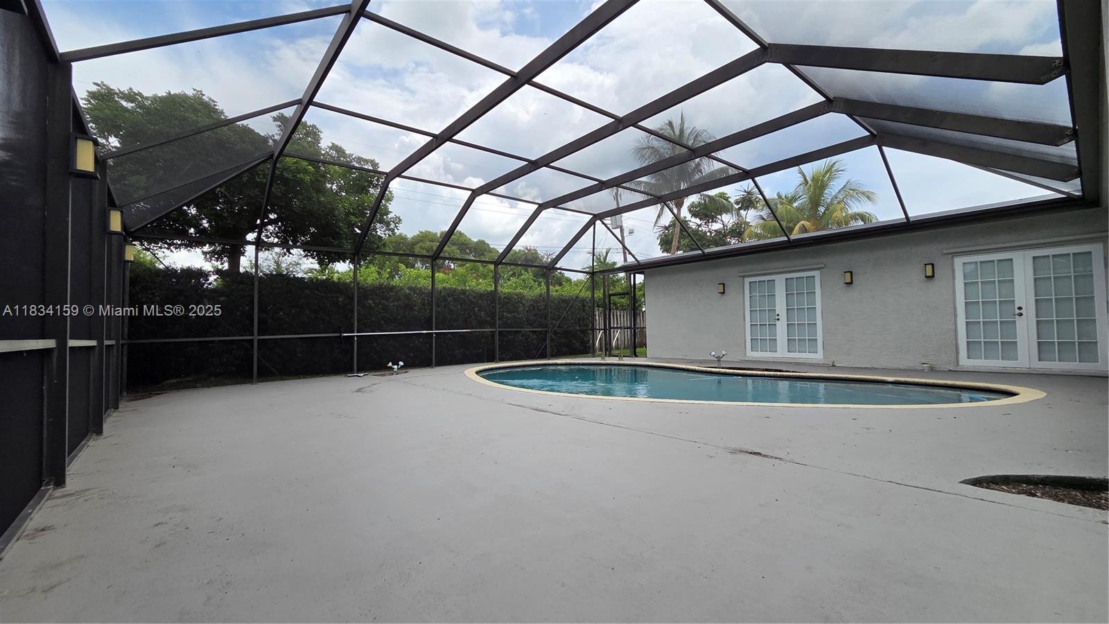 HOLLYWOOD GOLF ESTATES SE - Residential