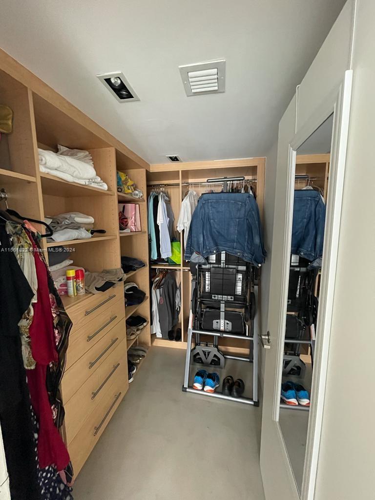 ICONBRICKELL CONDO NO 1 - Residential