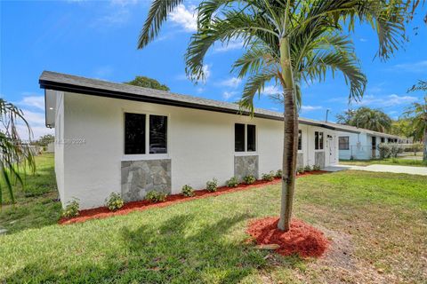 Single Family Residence in Florida City FL 816 8th St St.jpg
